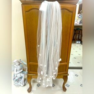 NWT David’s Bridal Ivory Floral Mid Veil